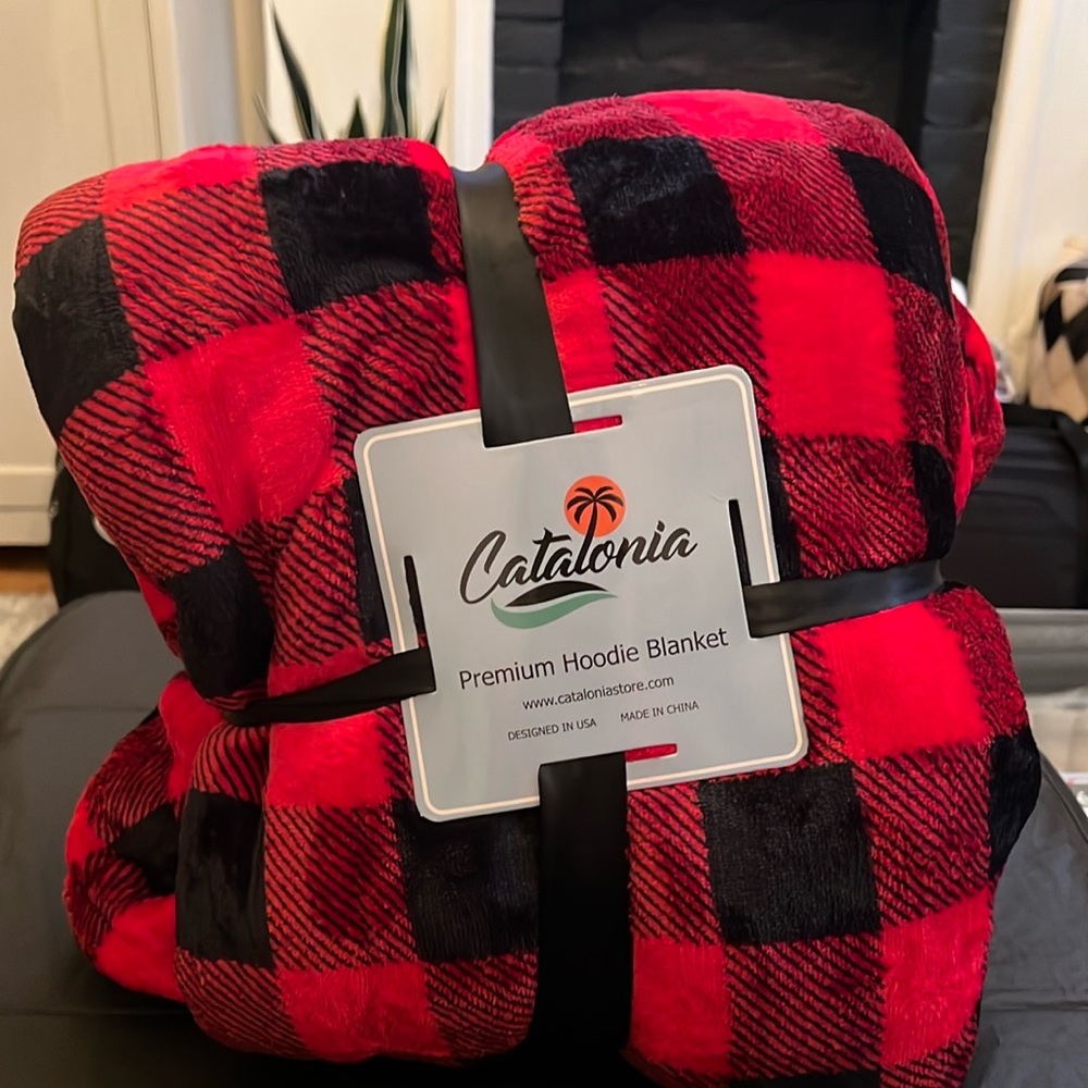 Catalonia premium hoodie blanket red black check plaid Sherpa lining NWT